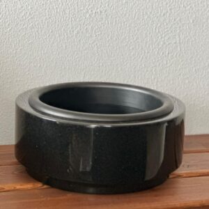 Graniidist lillepott ümmargune