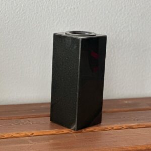 Graniidist lillevaas